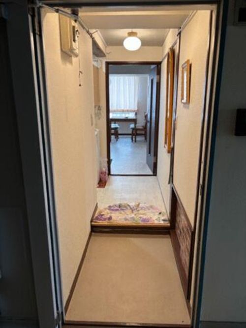 豊ビル501の玄関