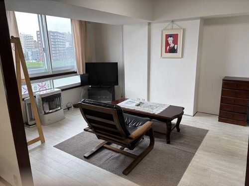 豊ビル501の居間