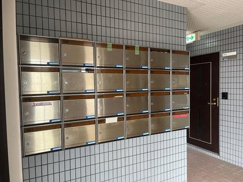 大阪府高槻市氷室町1丁目(マンション)の賃貸物件の玄関