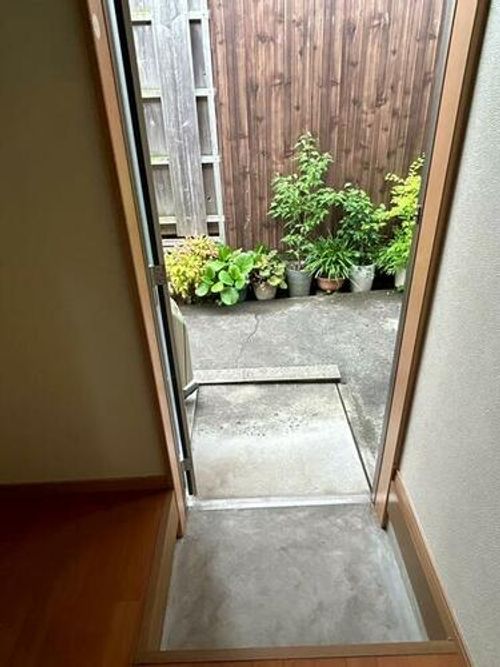 滋賀県大津市札の辻(アパート)の賃貸物件の玄関