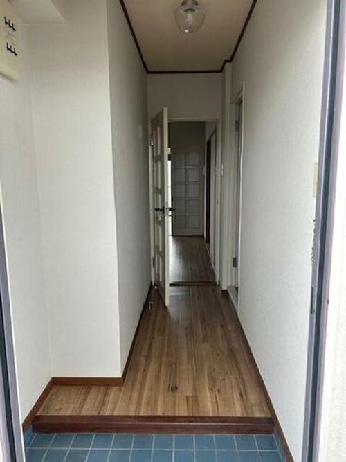 兵庫県加古川市平岡町新在家(マンション)の賃貸物件の玄関