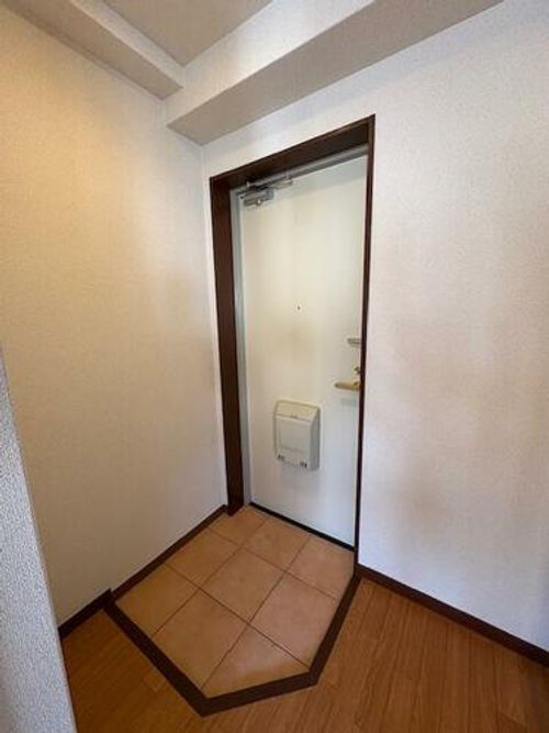 滋賀県草津市東矢倉1丁目(マンション)の賃貸物件の玄関