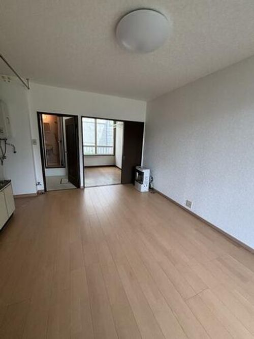 シティハイム色内の居間