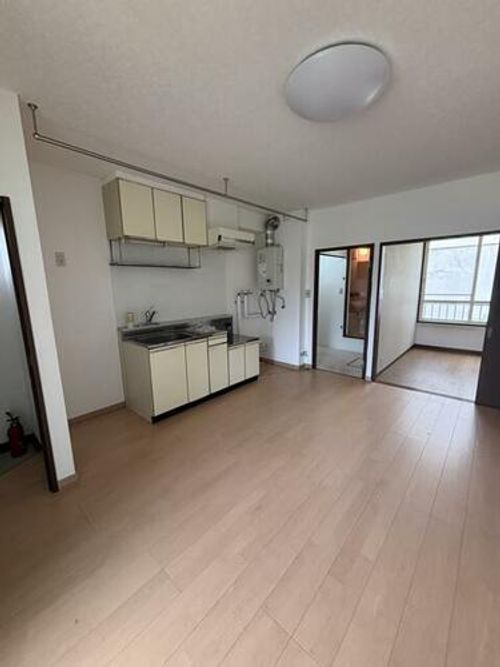 シティハイム色内の居間