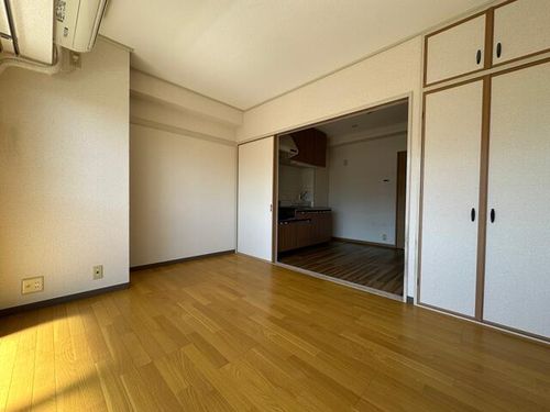 ハイツ国香401の居間
