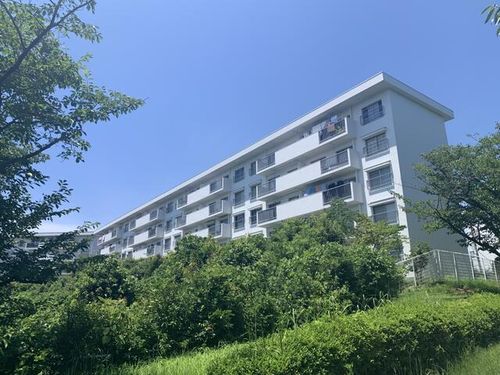 泉北茶山台第一次住宅8棟の外観