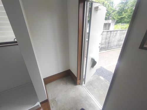 コーポ中沢103の玄関