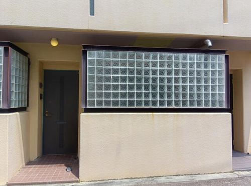 坂マンション102の玄関