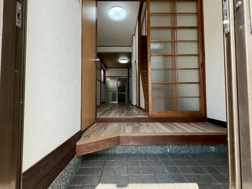 京都府京都市山科区勧修寺西金ケ崎(一戸建)の賃貸物件の玄関