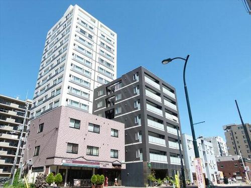 グランカーサ裏参道の外観