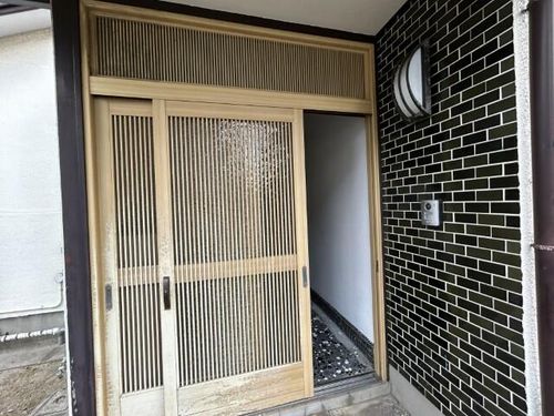 福岡県北九州市小倉南区蜷田若園2丁目(一戸建)の賃貸物件の玄関