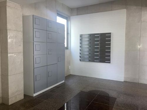 京都府亀岡市篠町王子市原(マンション)の賃貸物件の玄関