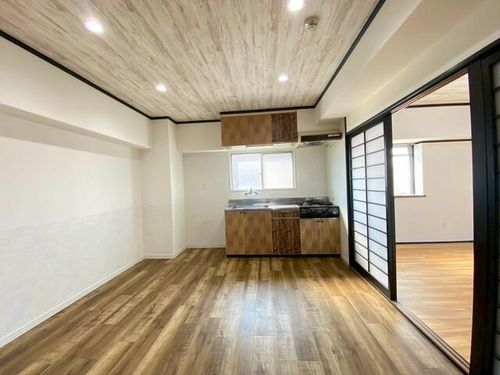 ライフハウス片野ビル501の居間