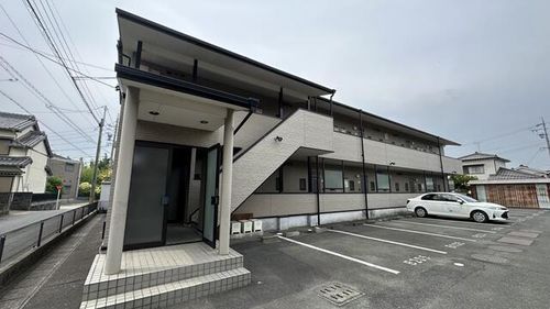 クレール沢向B棟B103の外観