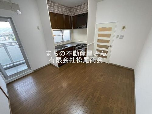 クリーンピア下寺町605の居間
