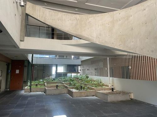 ミールズ江坂の玄関