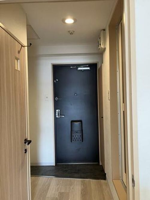 エクシード花園の玄関
