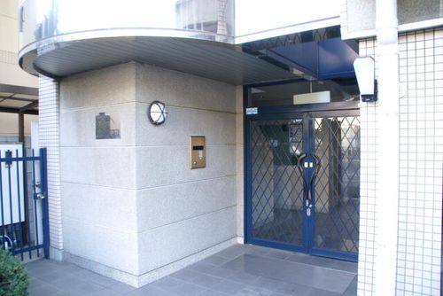 コートハウス中野の玄関