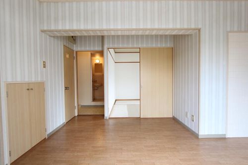 フラワーマンションの居間