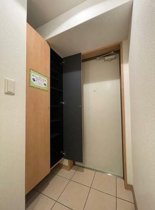 リード大手町の玄関