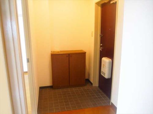 リーグレック元町の玄関