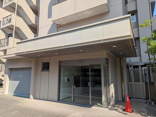 ゼルクシティNC棟の玄関