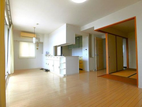 ゼルクシティNC棟の居間