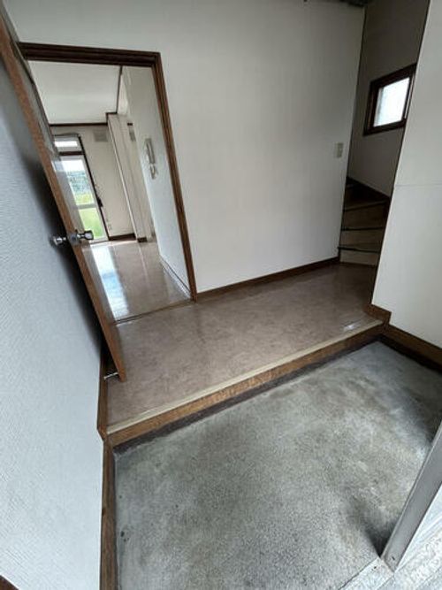 北海道滝川市滝の川町西6丁目(一戸建)の賃貸物件の玄関