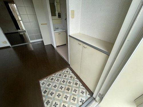 兵庫県丹波篠山市東岡屋(アパート)の賃貸物件の玄関