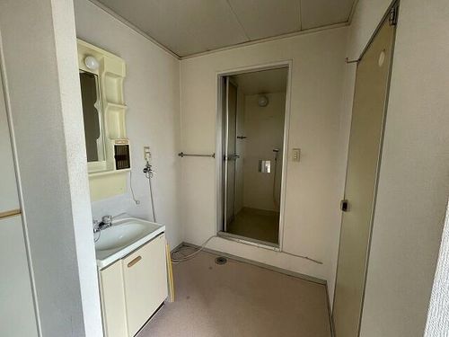 兵庫県丹波篠山市東岡屋(アパート)の賃貸物件の玄関