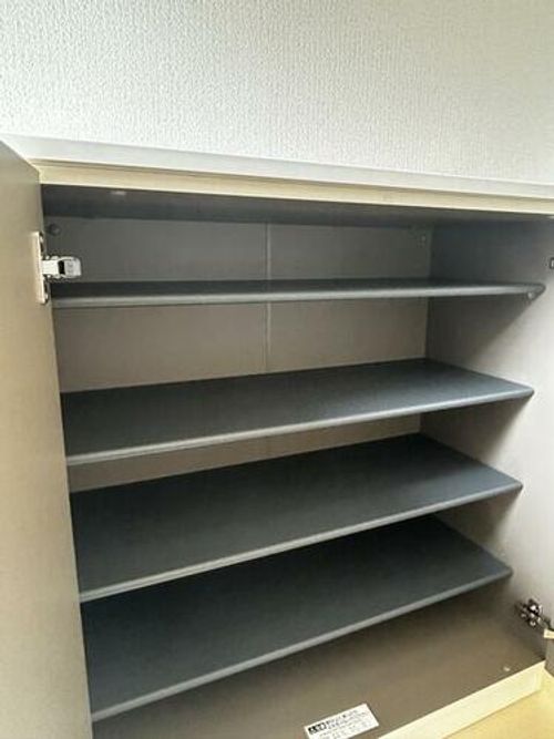 プレステージ網掛B201の玄関