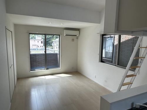 プレステージ網掛B201の居間