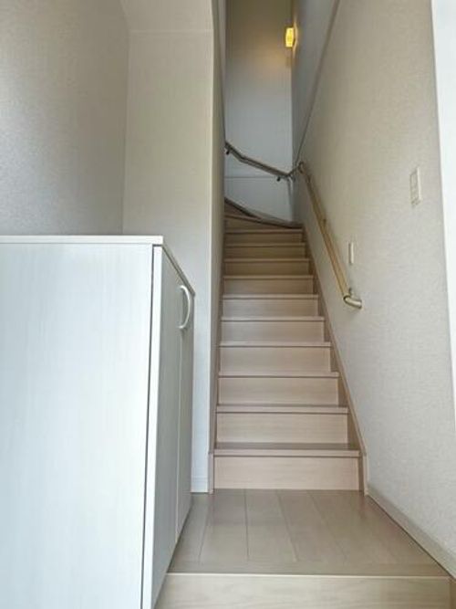 プレステージ網掛B201の玄関