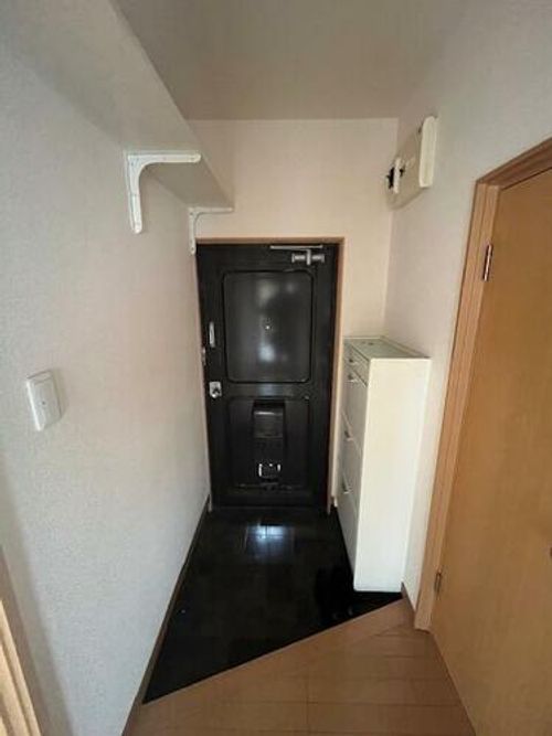 石田コーポ306の玄関