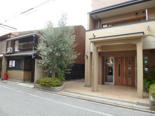 京都府京都市東山区新宮川筋五条上る2丁目山田町(マンション)の賃貸物件の玄関