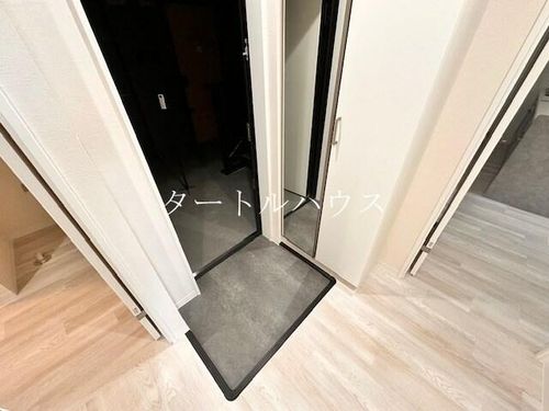 大阪府大東市浜町(マンション)の賃貸物件の玄関