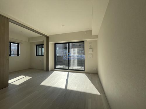 プレサンスレイズ新梅田の居間