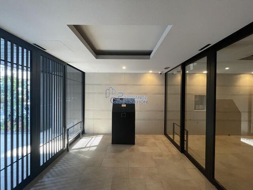 プレサンスレイズ新梅田の玄関