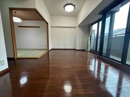 名駅アイリス弐番館の居間