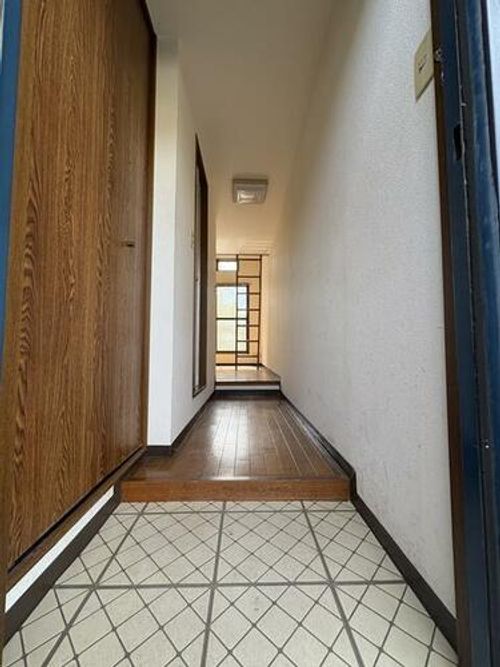 ウイング上津の玄関