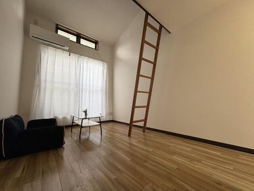 ウイング上津の居間