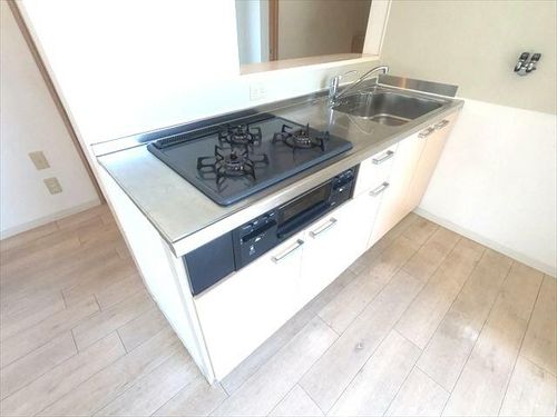 兵庫県神戸市東灘区西岡本5丁目(マンション)の賃貸物件のキッチン