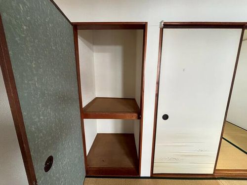 西井マンションの内装