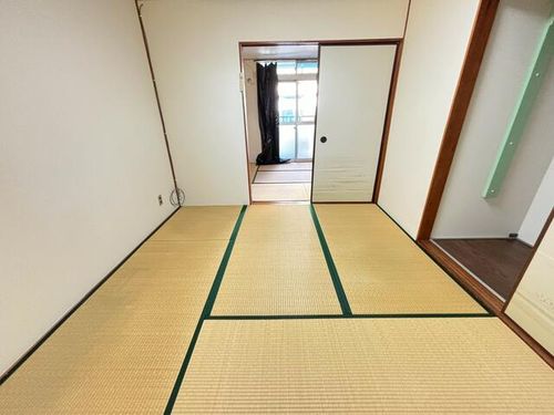 西井マンションの内装