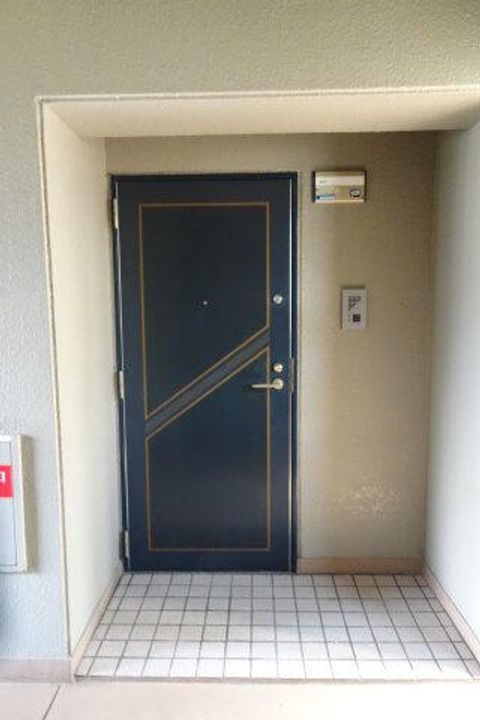 兵庫県尼崎市猪名寺2丁目(マンション)の賃貸物件の玄関
