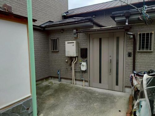 大阪府大阪市生野区田島4丁目(テラスハウス)の賃貸物件の玄関