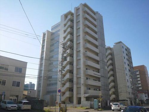 グランカーサ永山公園通 eastの外観
