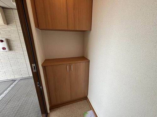 ガーデン二上山の玄関