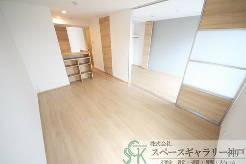 エムライズ材木町の居間