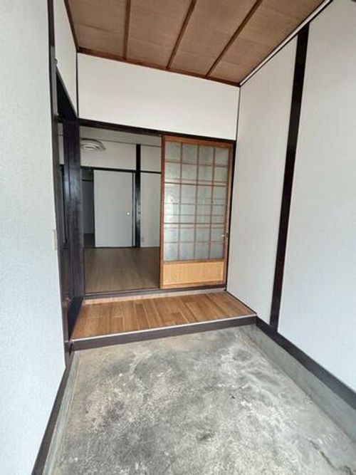 大阪府東大阪市東鴻池町5丁目(テラスハウス)の賃貸物件の玄関